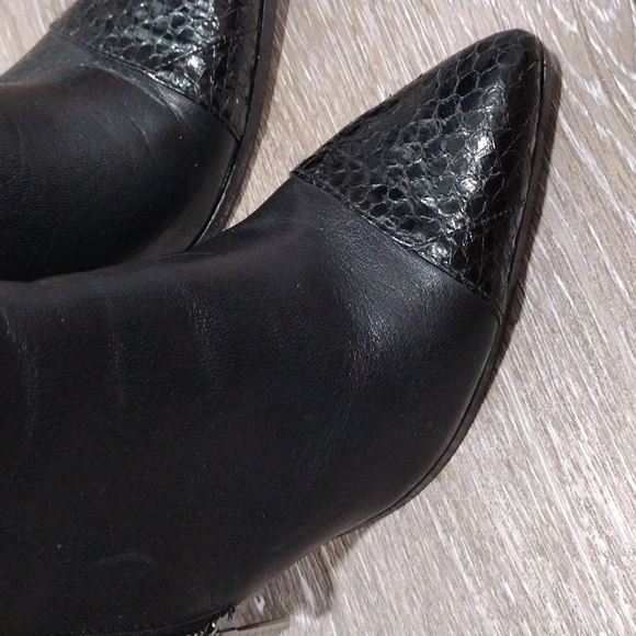 Donald Pliner black leather and stretch fabric zip booties. Size 5 - Picture 2 of 15